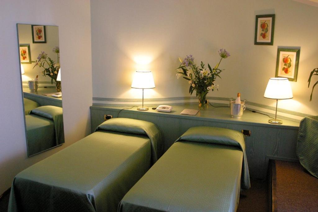 Albergo Della Corona Binasco Szoba fotó