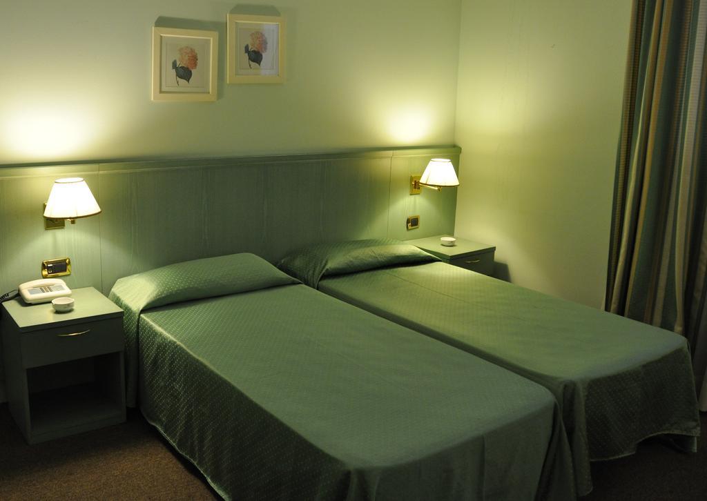 Albergo Della Corona Binasco Kültér fotó