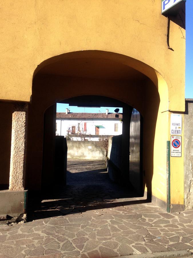 Albergo Della Corona Binasco Kültér fotó