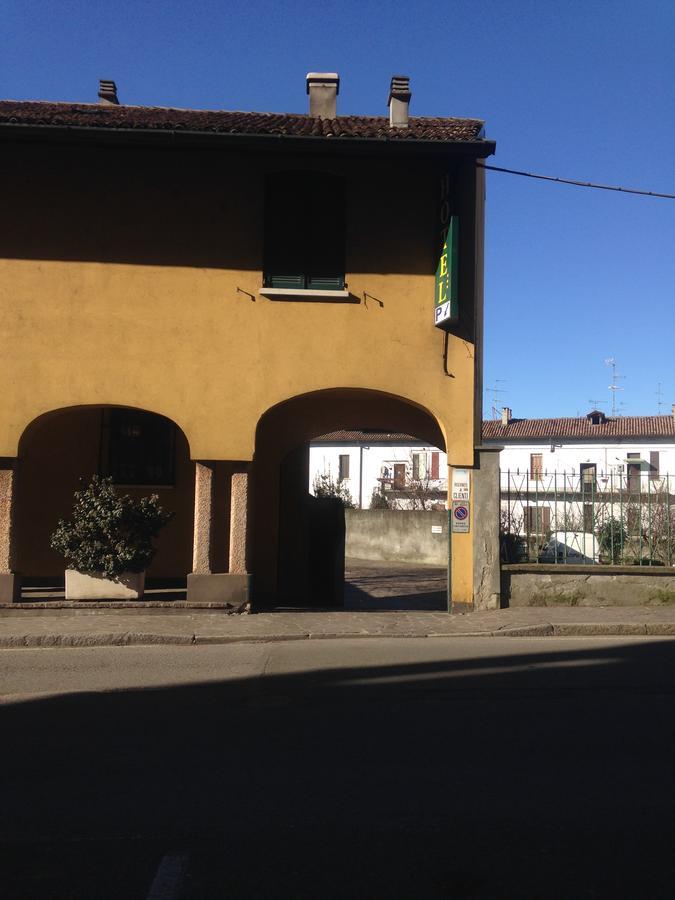 Albergo Della Corona Binasco Kültér fotó