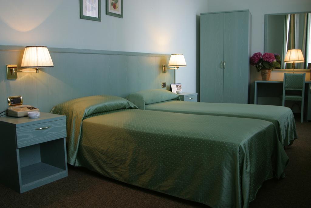 Albergo Della Corona Binasco Kültér fotó
