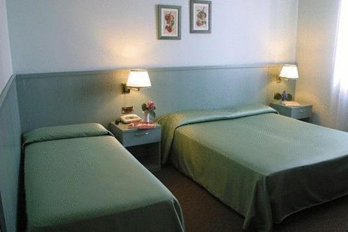 Albergo Della Corona Binasco Kültér fotó