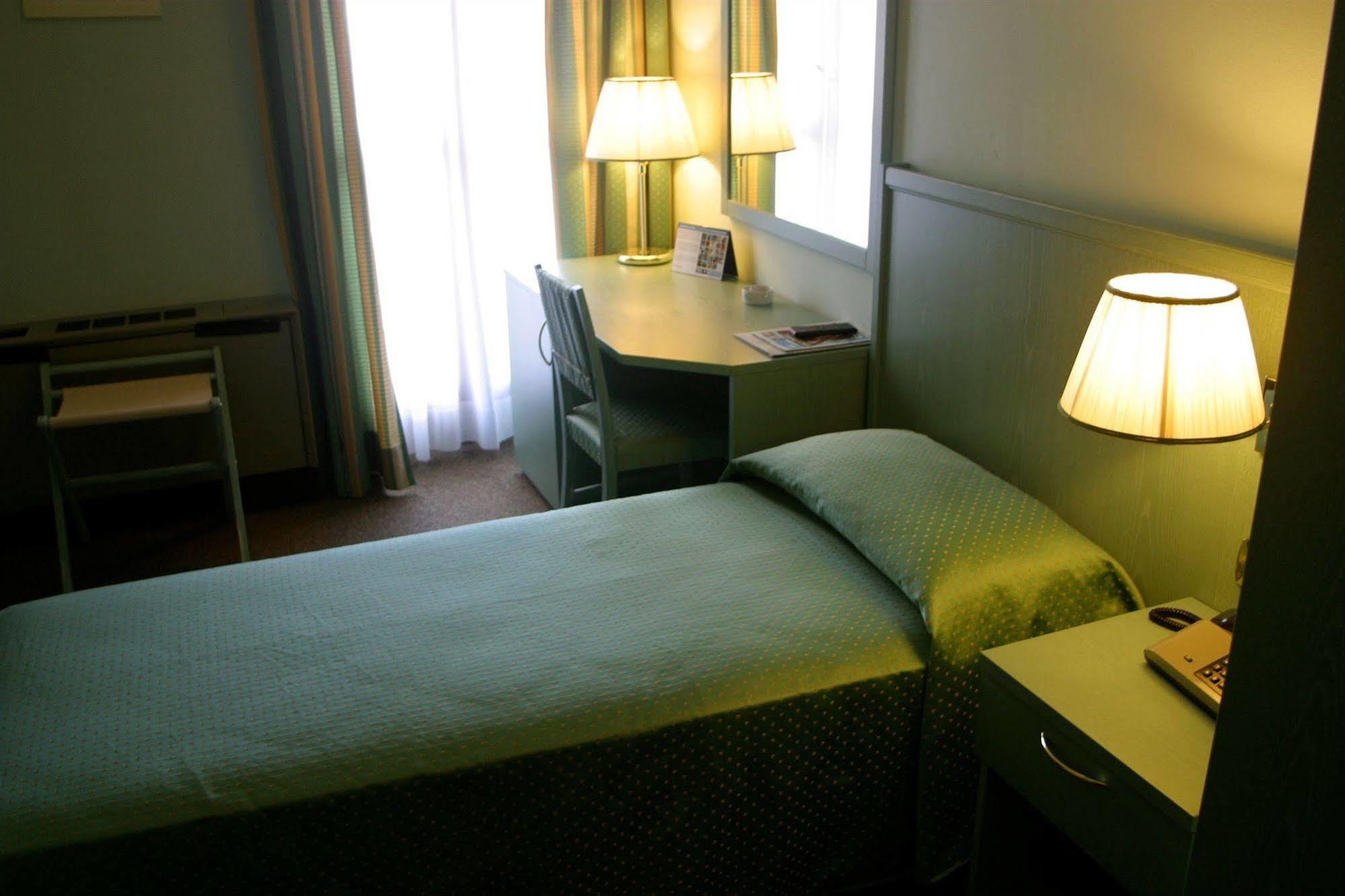 Albergo Della Corona Binasco Kültér fotó